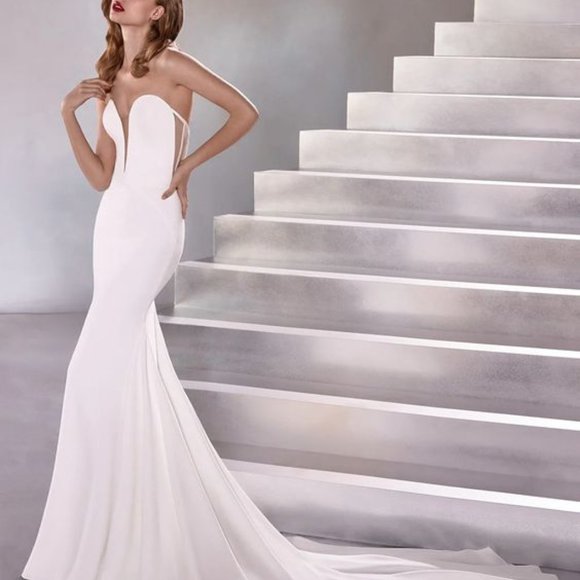 Pronovias Lux Wedding Gown Size 12 NEW Crepe - Picture 2 of 12